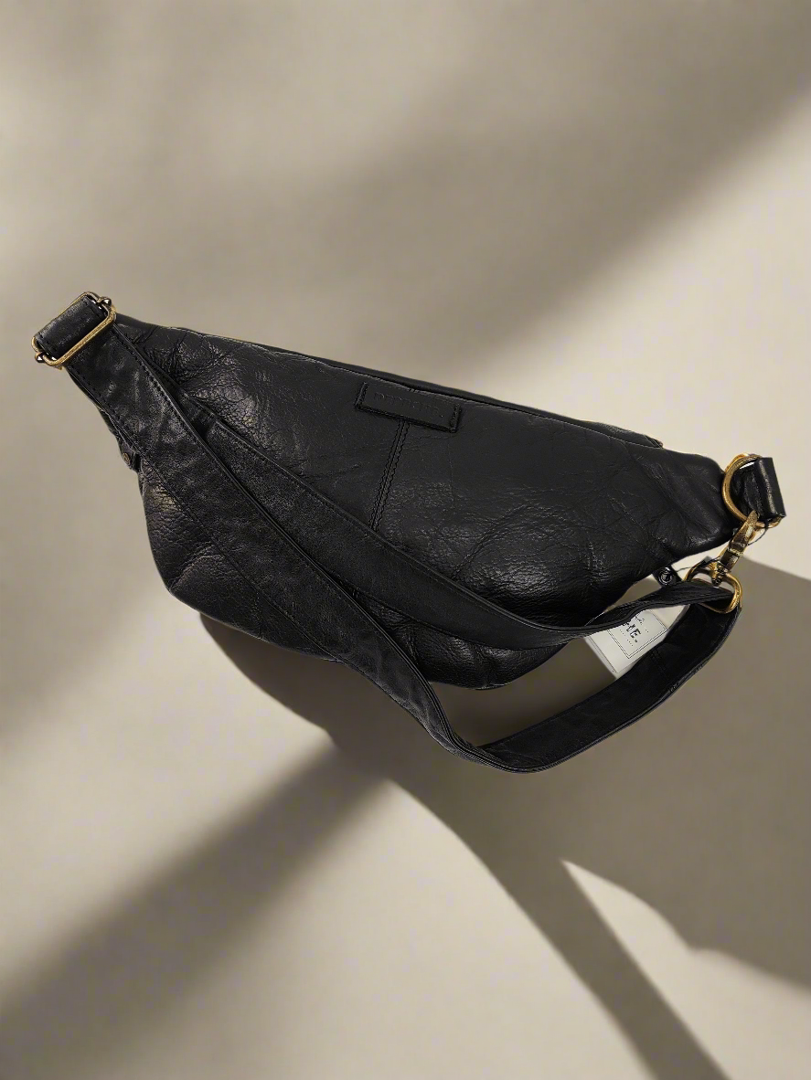 Кожена чанта DEPECHE Cap