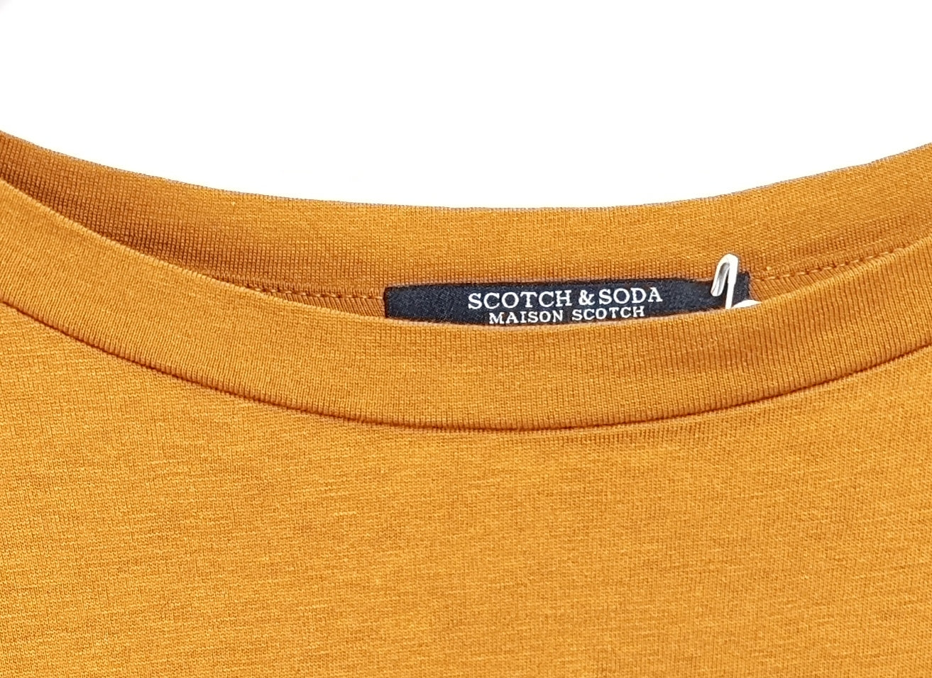 Maison Scotch дамска тениска с принт "Sunday" – горчица