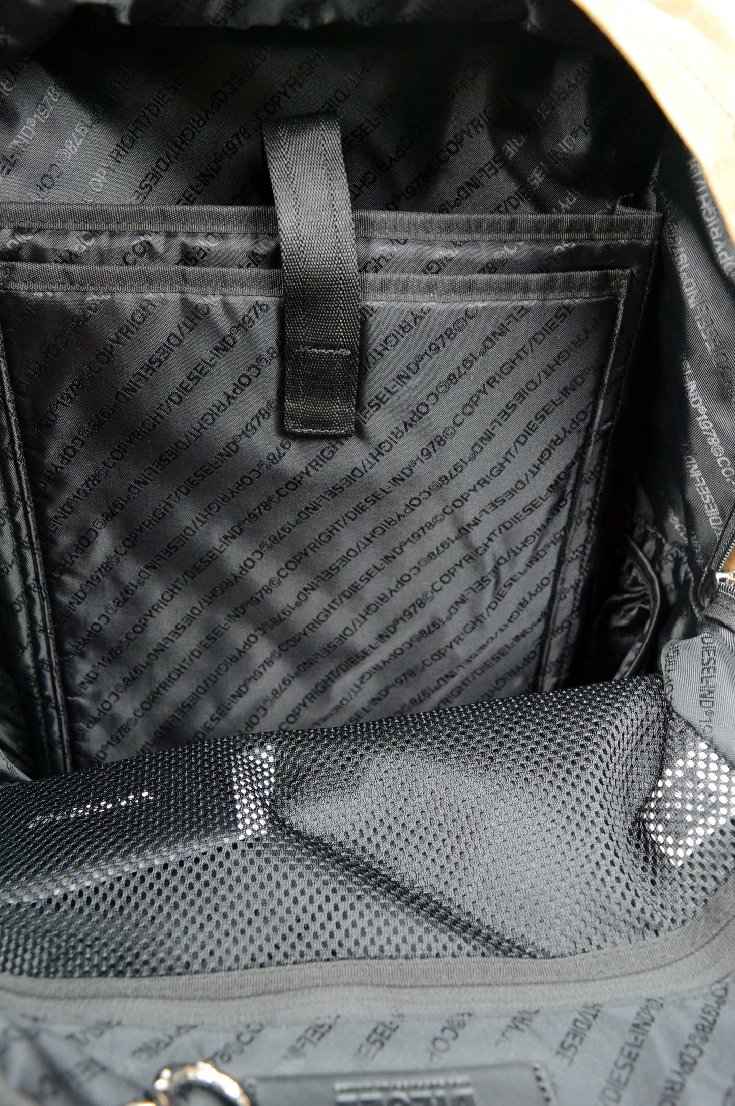 Голяма раница Diesel с два предни джоба