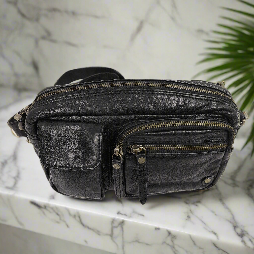 Черна кожена чанта DEPECHE