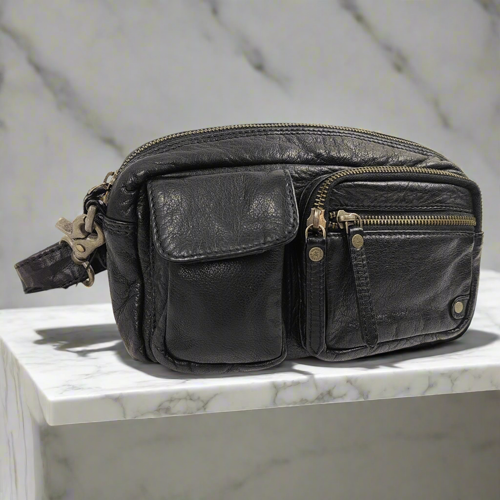 Черна кожена чанта DEPECHE