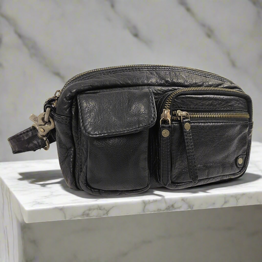 Черна кожена чанта DEPECHE